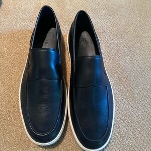 Men’s Black Vince Toren leather loafer size 11. Brand new with box
